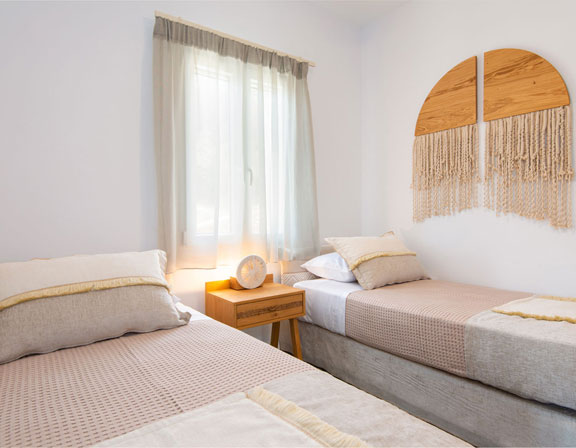 Υπνοδωμάτιο με μονά κρεβάτια